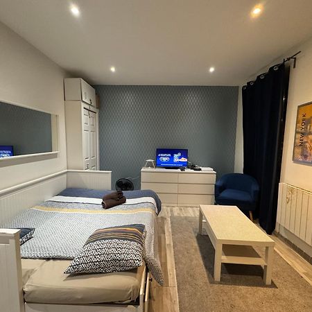 Appartement Proche Centre Ville, Gare Et Autoroute Melun Buitenkant foto