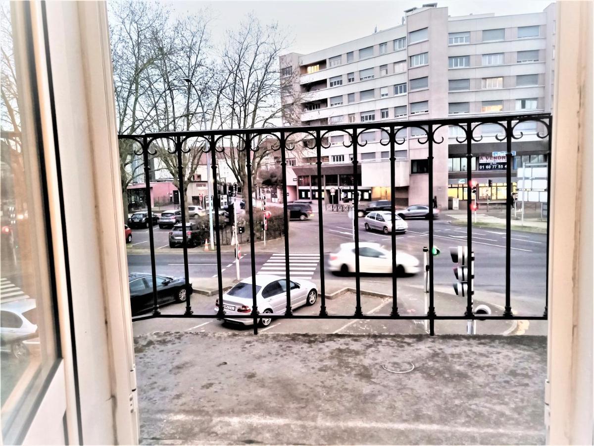 Appartement Proche Centre Ville, Gare Et Autoroute Melun Buitenkant foto