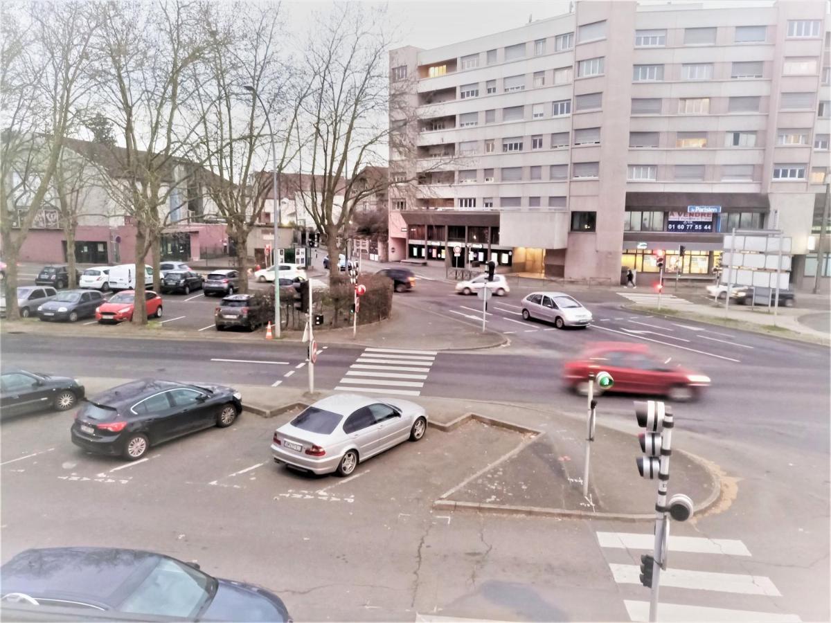 Appartement Proche Centre Ville, Gare Et Autoroute Melun Buitenkant foto