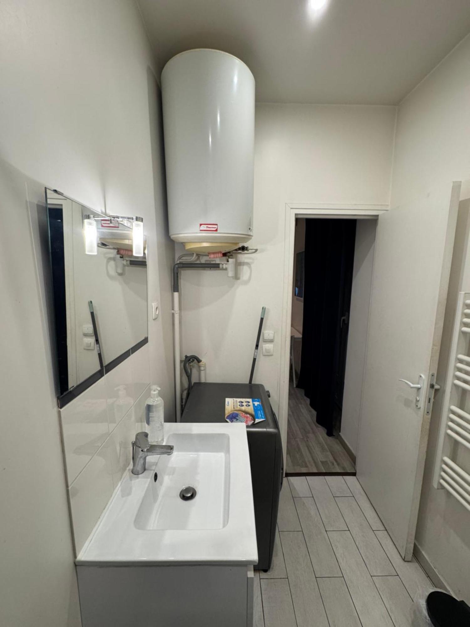 Appartement Proche Centre Ville, Gare Et Autoroute Melun Buitenkant foto