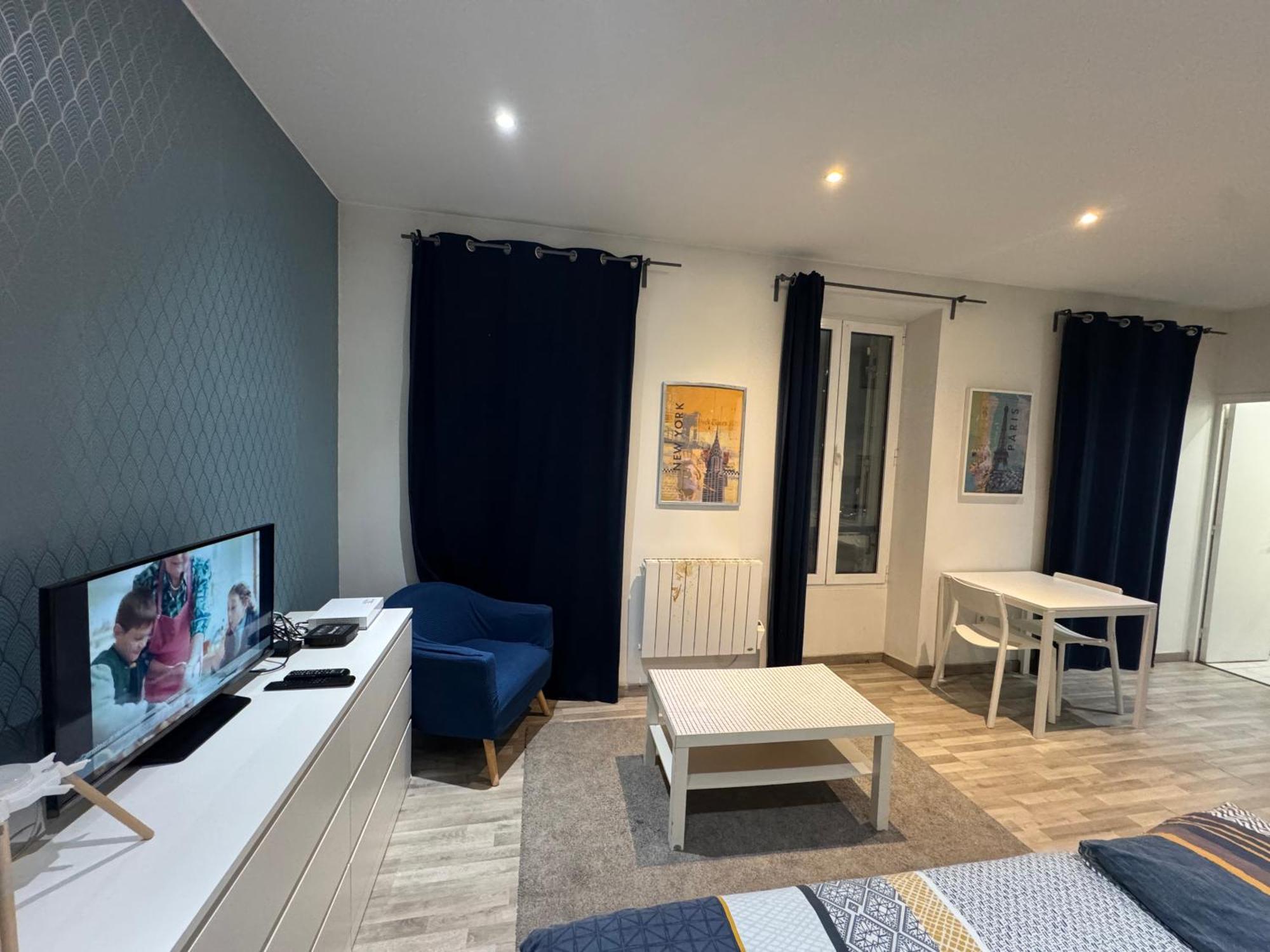 Appartement Proche Centre Ville, Gare Et Autoroute Melun Buitenkant foto