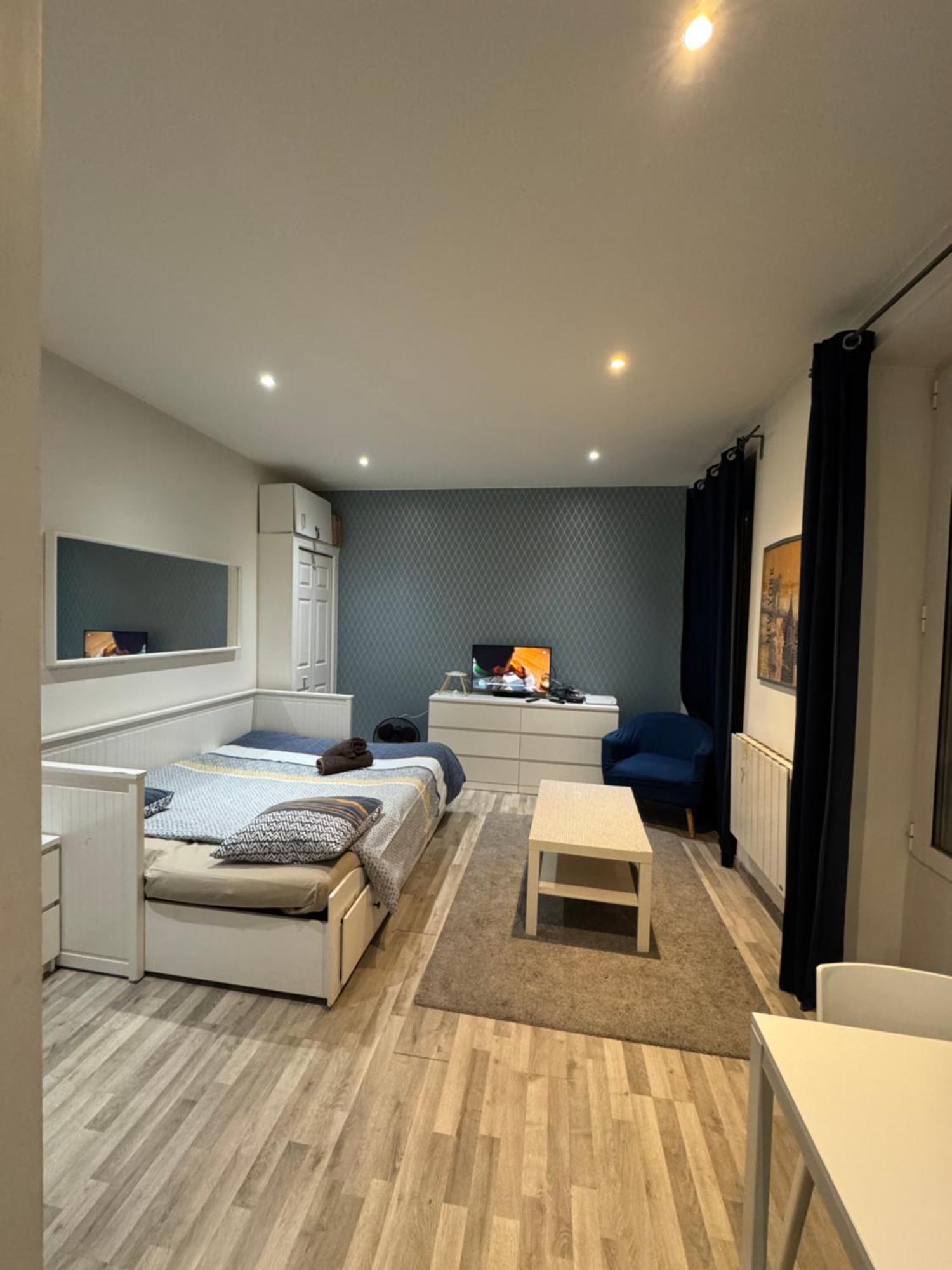 Appartement Proche Centre Ville, Gare Et Autoroute Melun Buitenkant foto